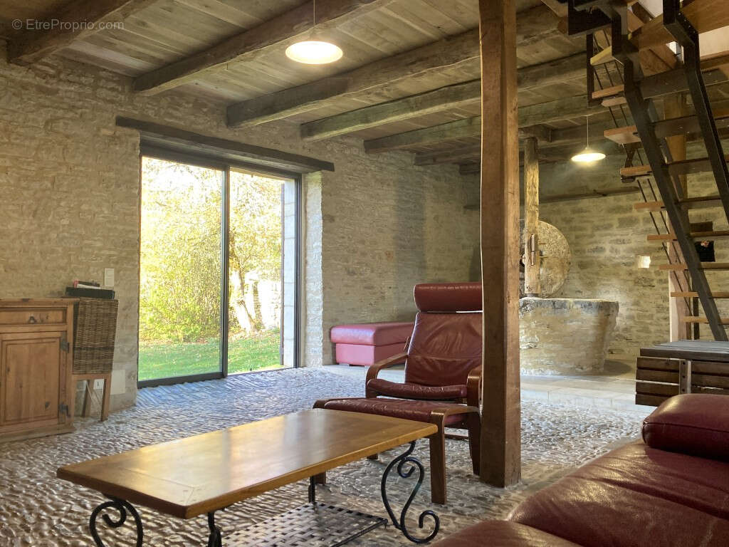 Propriété en pierre - 2 maisons indépendantes, piscine, dépendances, terrain de près d'1 Hectare - Catus - photo 15