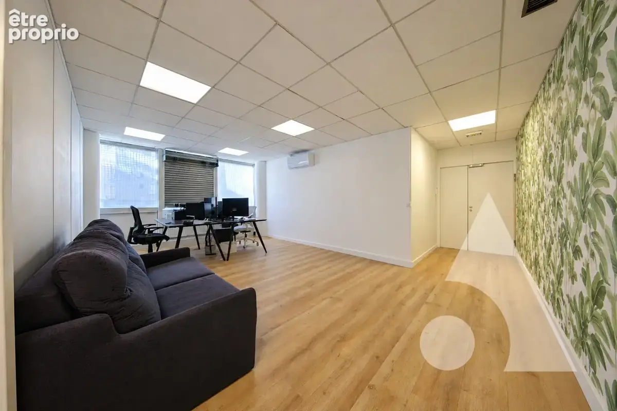 Plateau de bureaux de 193m2 - rez-de-chaussée avec parking. - photo 7
