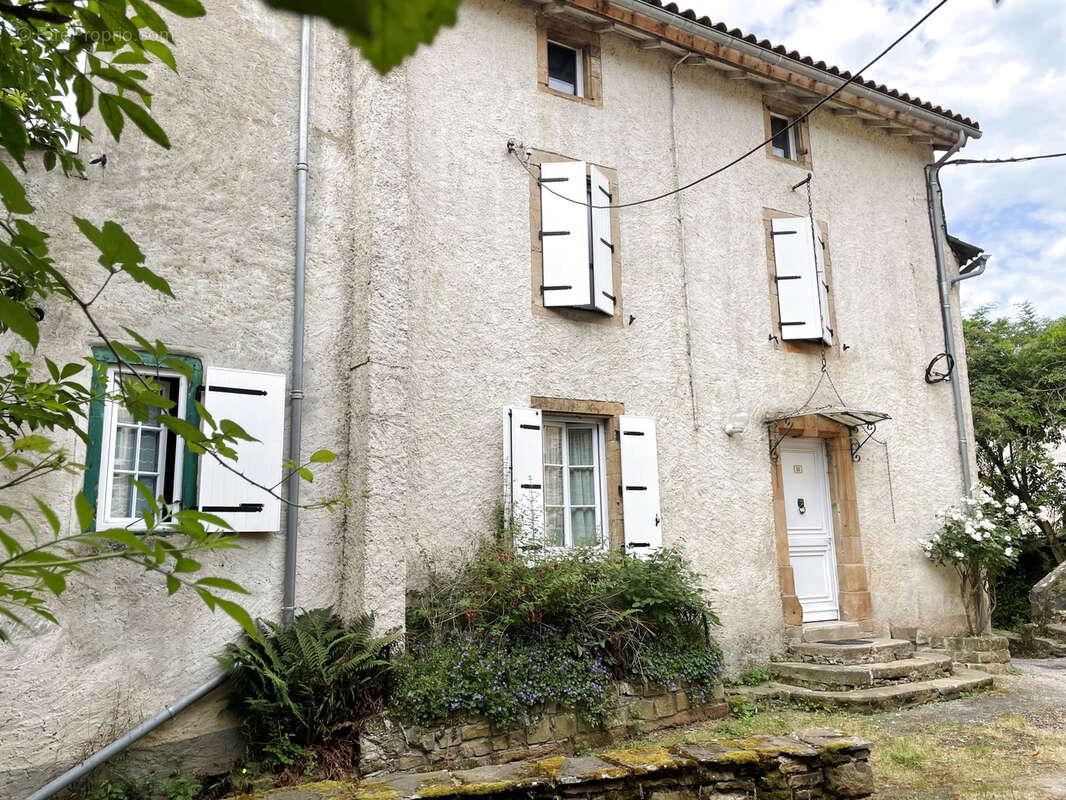 Maison à POUSTHOMY