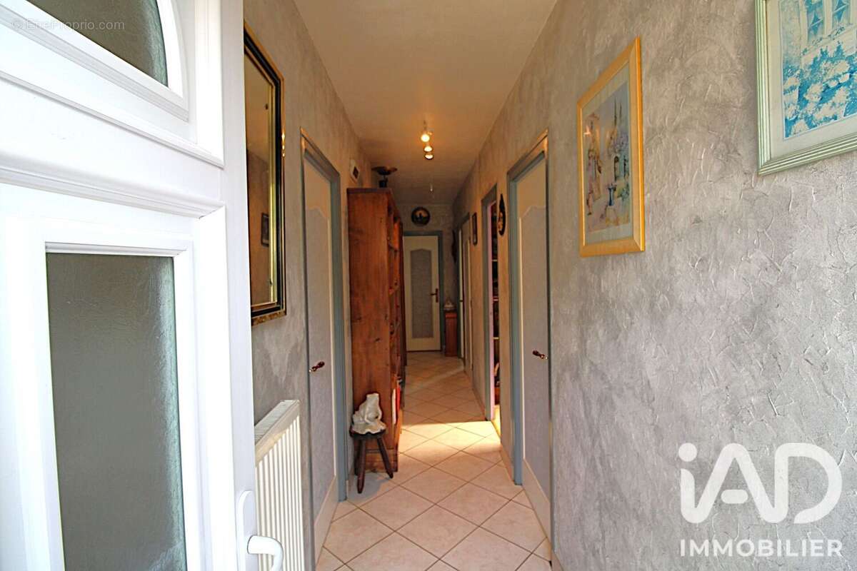 Maison 80 m² à Saint-Pierre-Bellevue  - photo 4