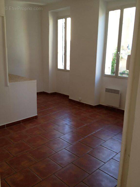 Appartement à MARSEILLE-4E