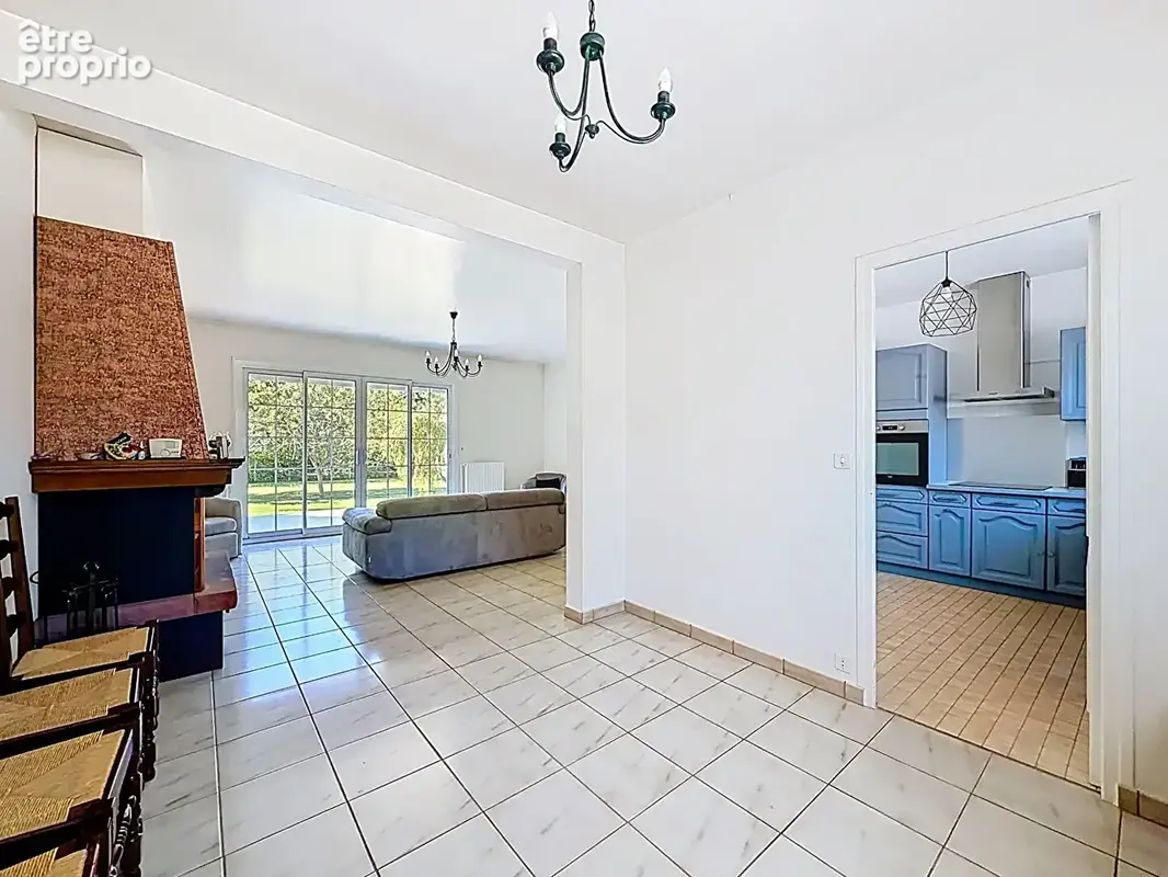 Maison Neauphle Le Château 8 pièce(s) 137.40 m2 - photo 4