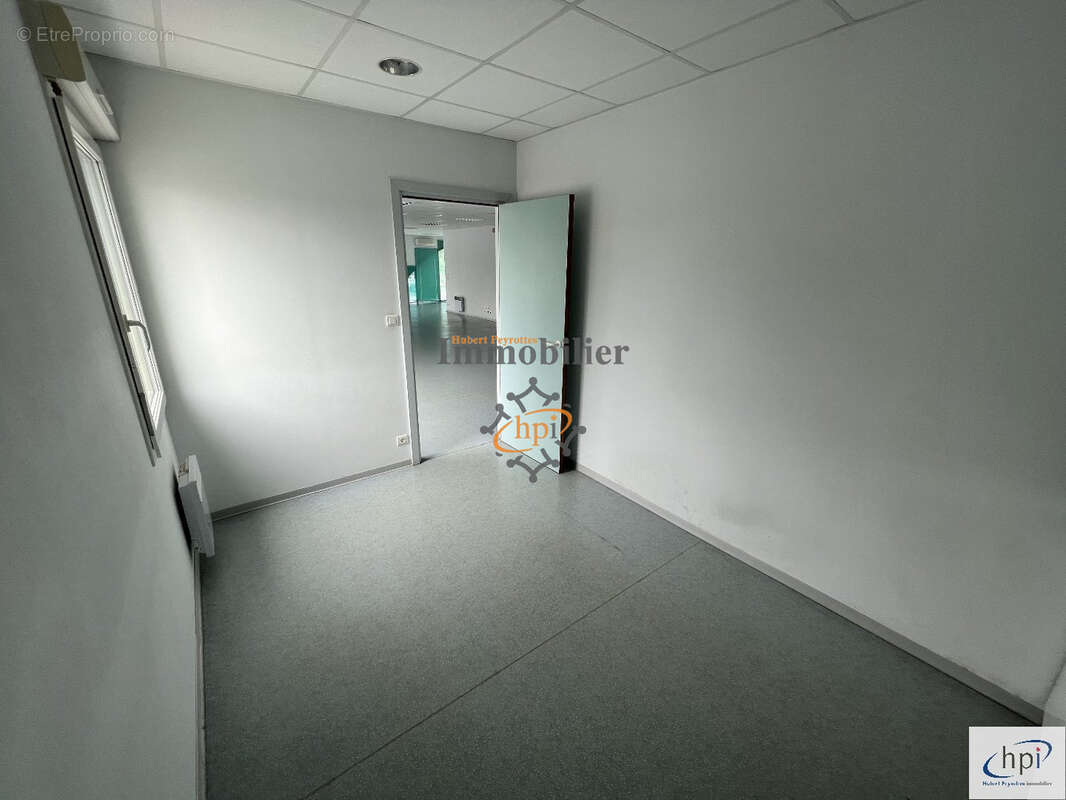 Commerce à VABRES-L&#039;ABBAYE