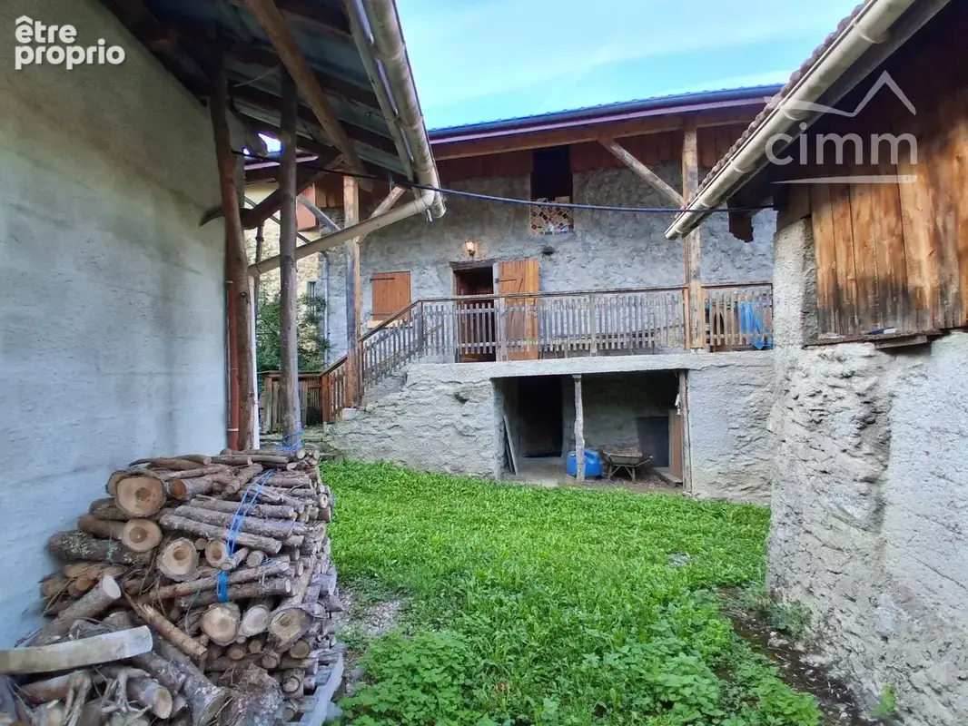 Maison à rénover avec grange et jardin - photo 2