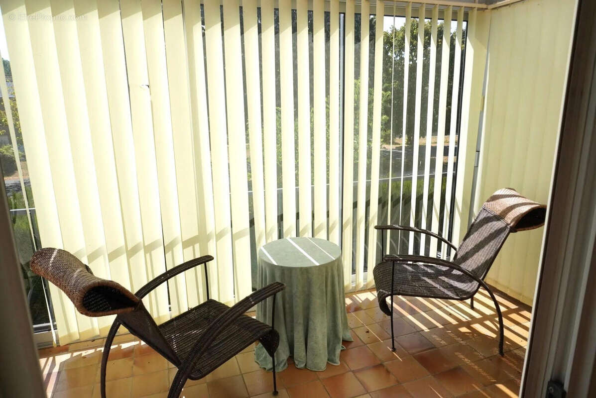 Maison de village à Mauprevoir, Jardins, Garage, Dépendances, Proche des Commerces, 3 Chambres, 2 Salles de Bains - photo 17