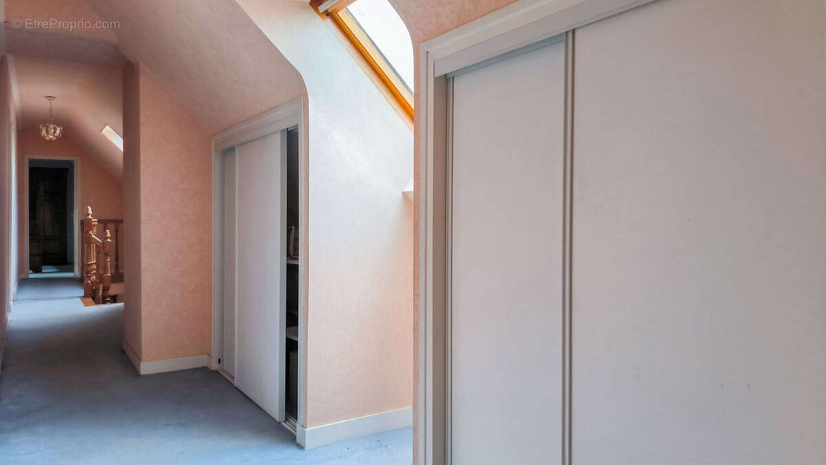 Melgven - Maison familiale de 5 chambres avec vie de plain pied - photo 9