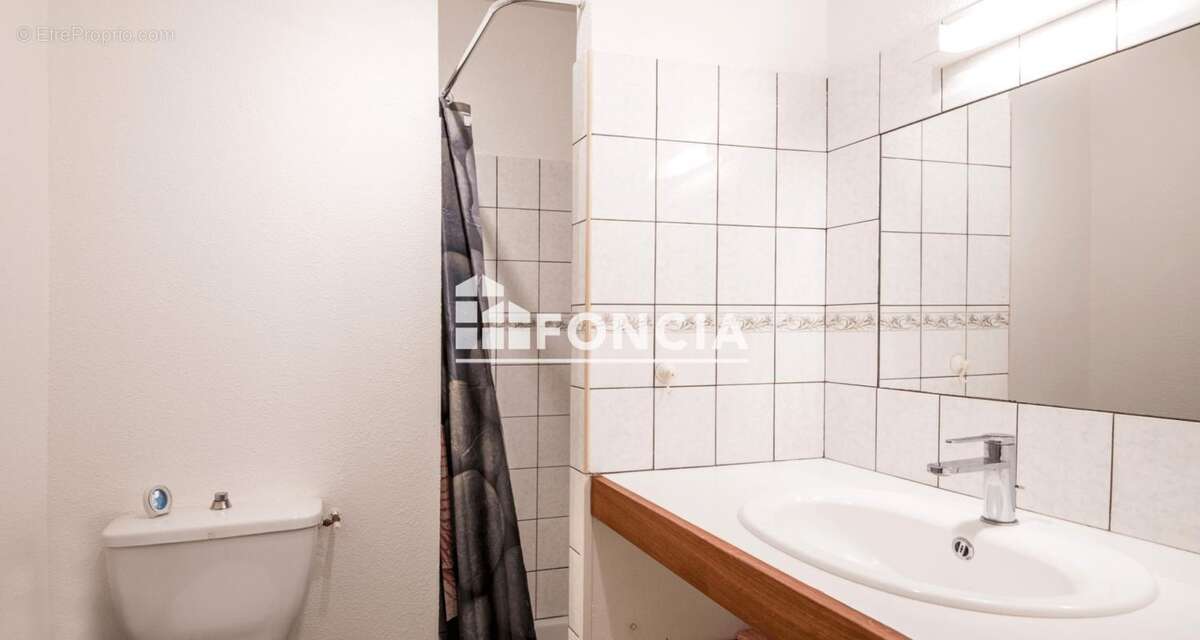 Appartement à SALLES-CURAN