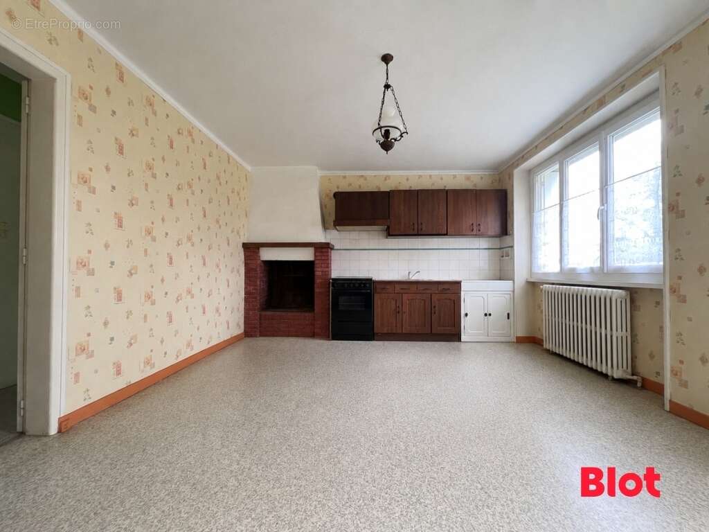 Maison 103 m² à La Chapelle-Caro  - photo 3