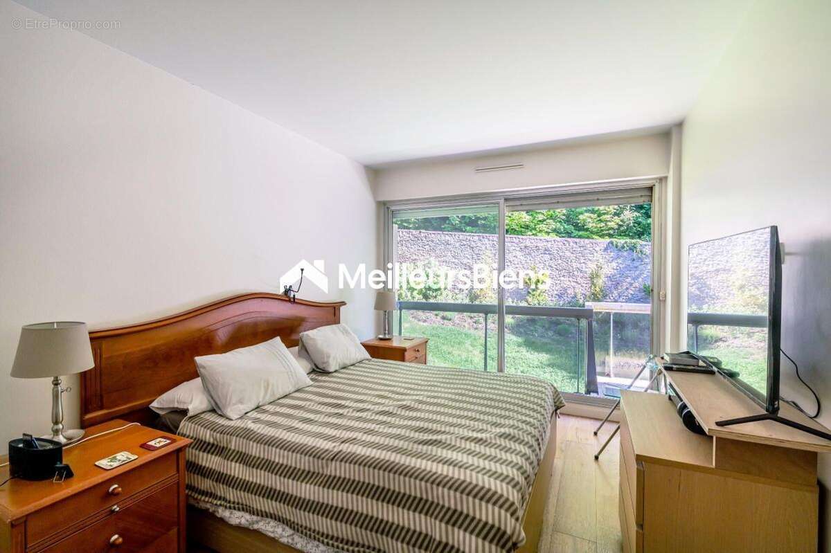 Appartement à VILLE-D'AVRAY