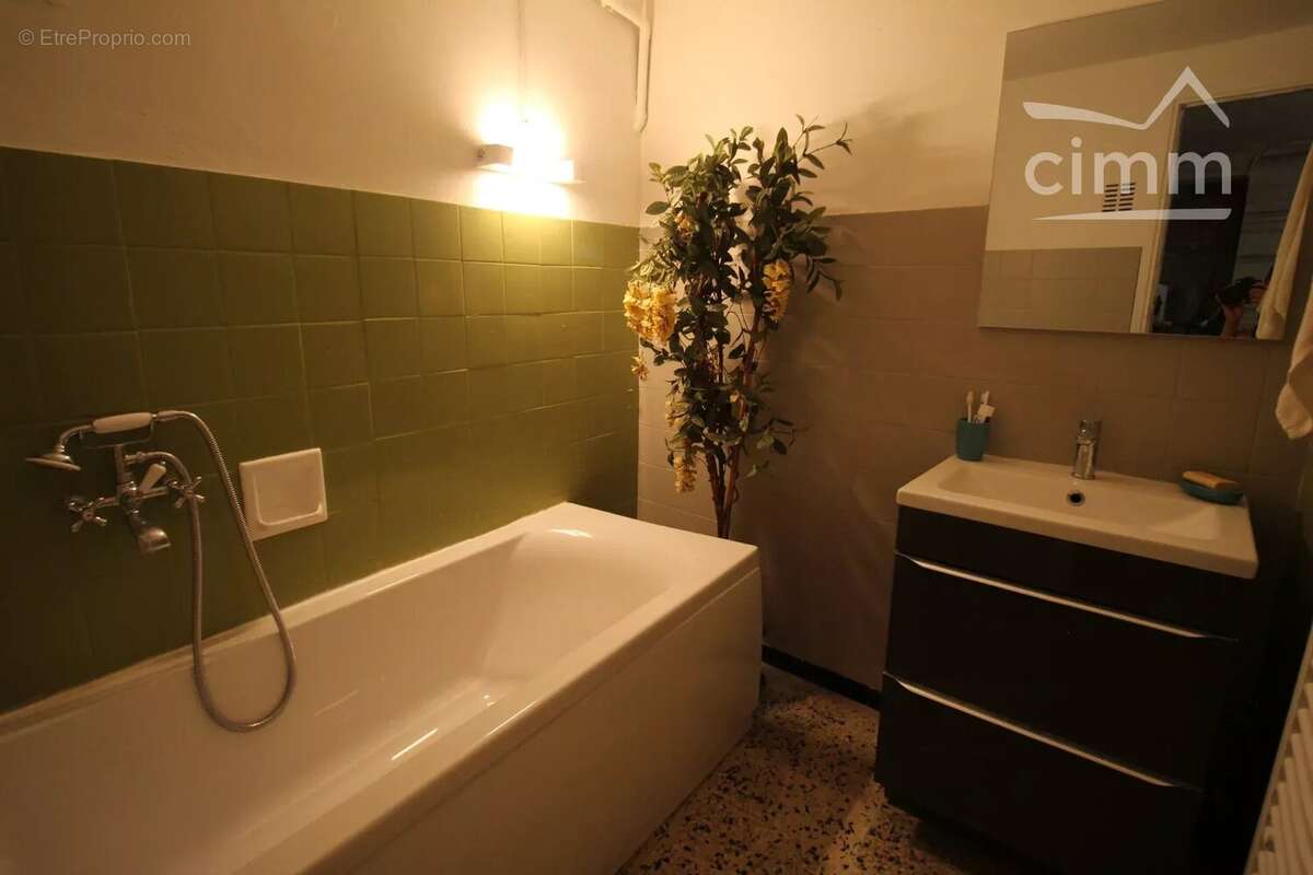 A vendre une maison de 150m² habitables avec un un jardin et une source - photo 8