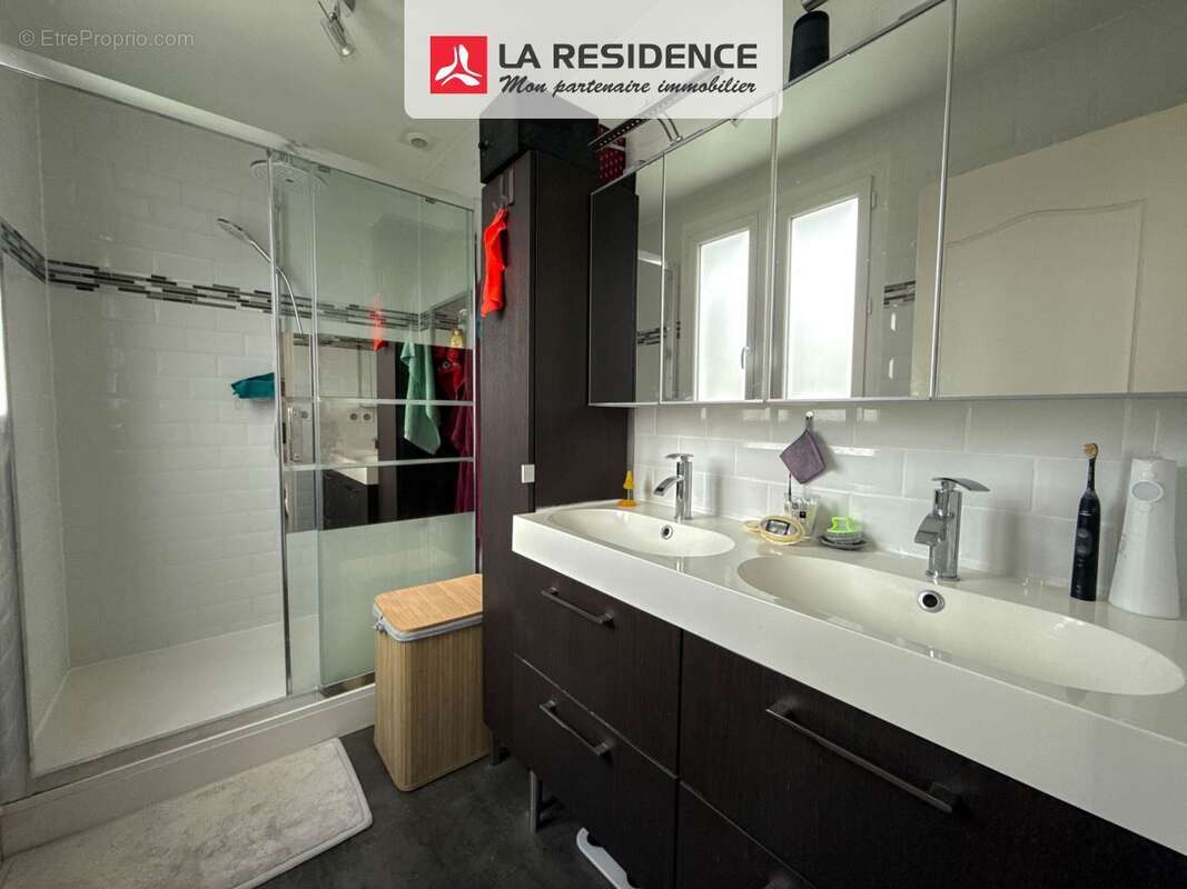 Maison à LE MESNIL-SAINT-DENIS