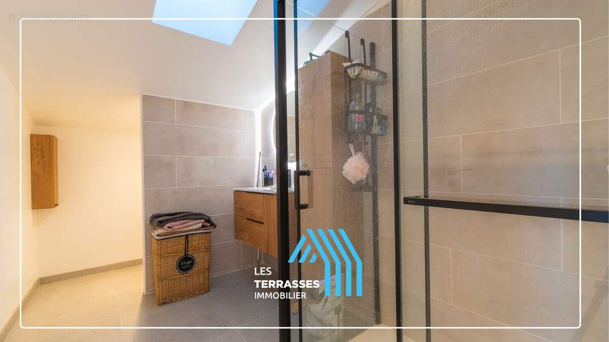 Maison à MONTELIMAR