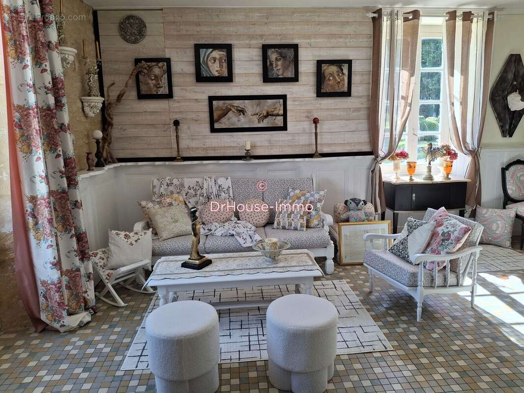 Maison à BLANQUEFORT-SUR-BRIOLANCE