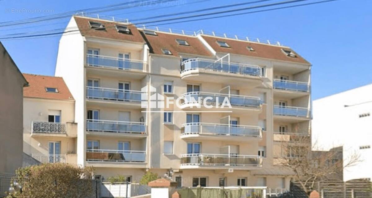 Appartement à CHILLY-MAZARIN