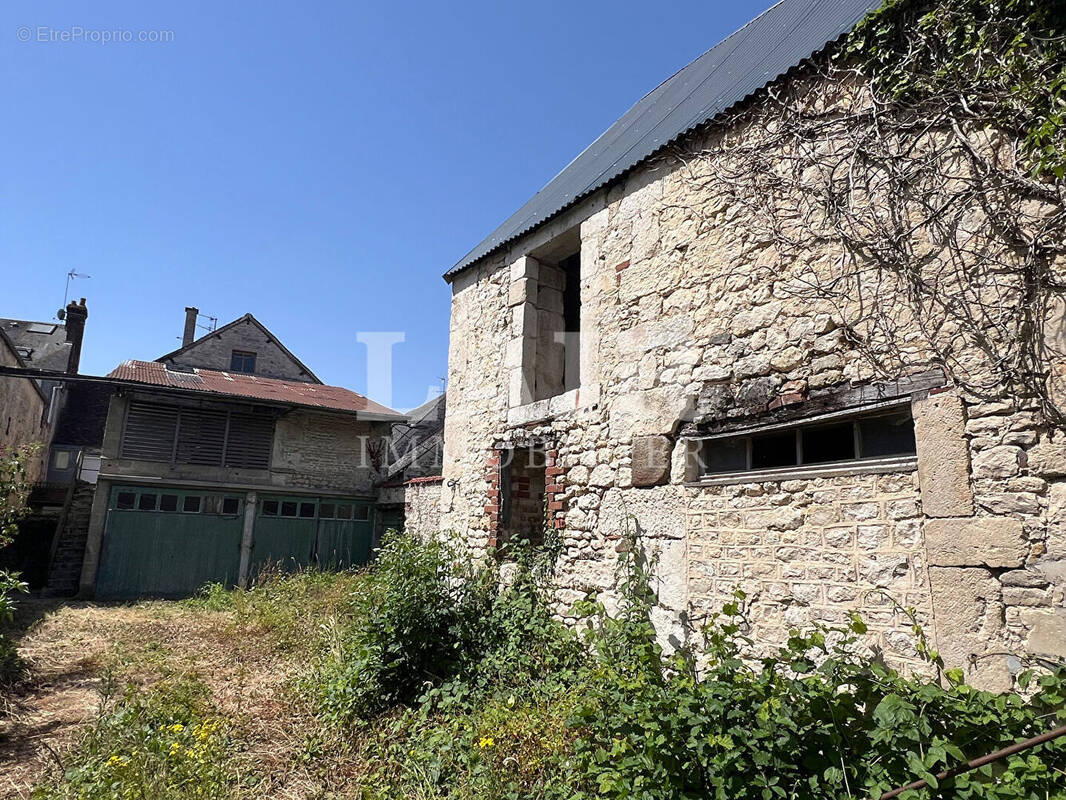Parking à ECOUCHE