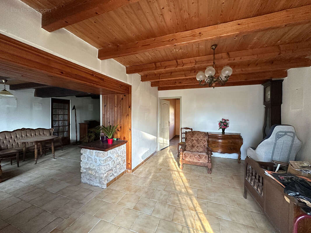 Maison à SAINT-JUST-LUZAC