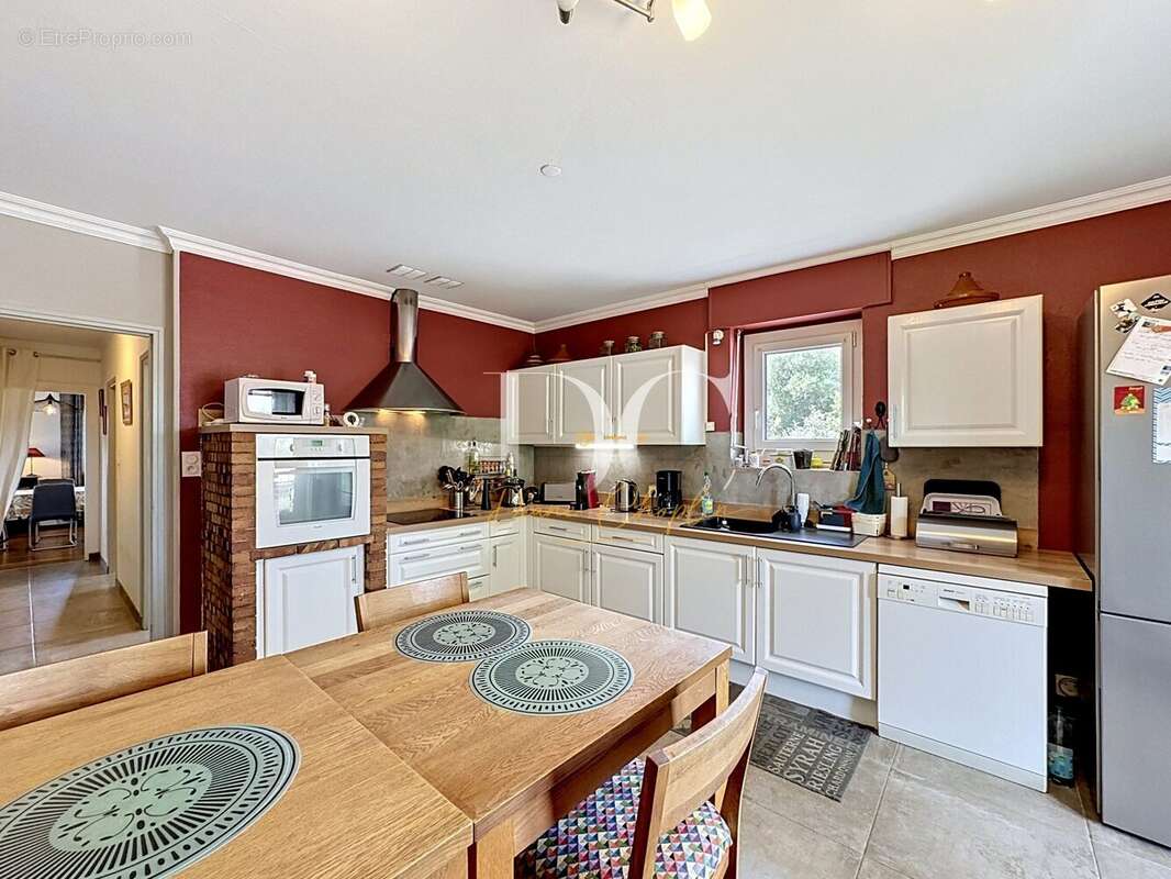 Maison 265 m² à Entraigues-Sur-La-Sorgue  - photo 4