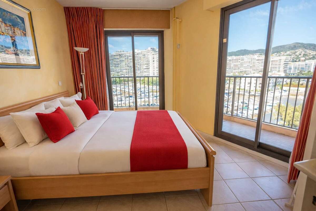 Appartement à MANDELIEU-LA-NAPOULE