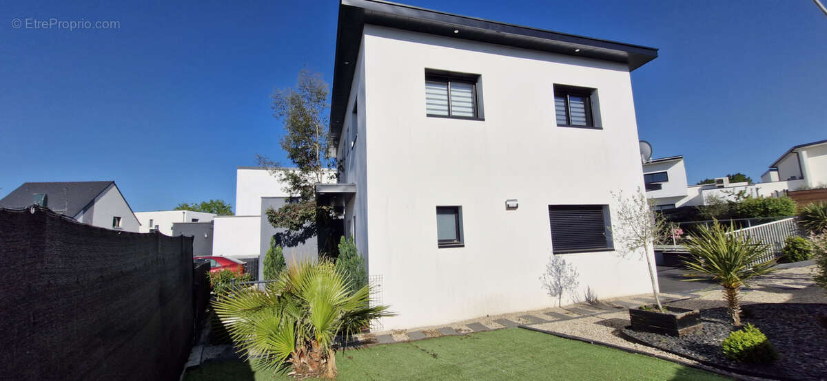 Maison à MONTREUIL-JUIGNE