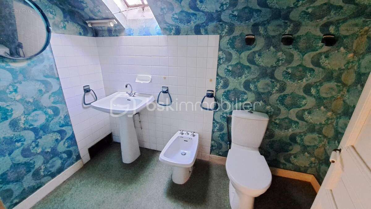 Maison à MANZAC-SUR-VERN