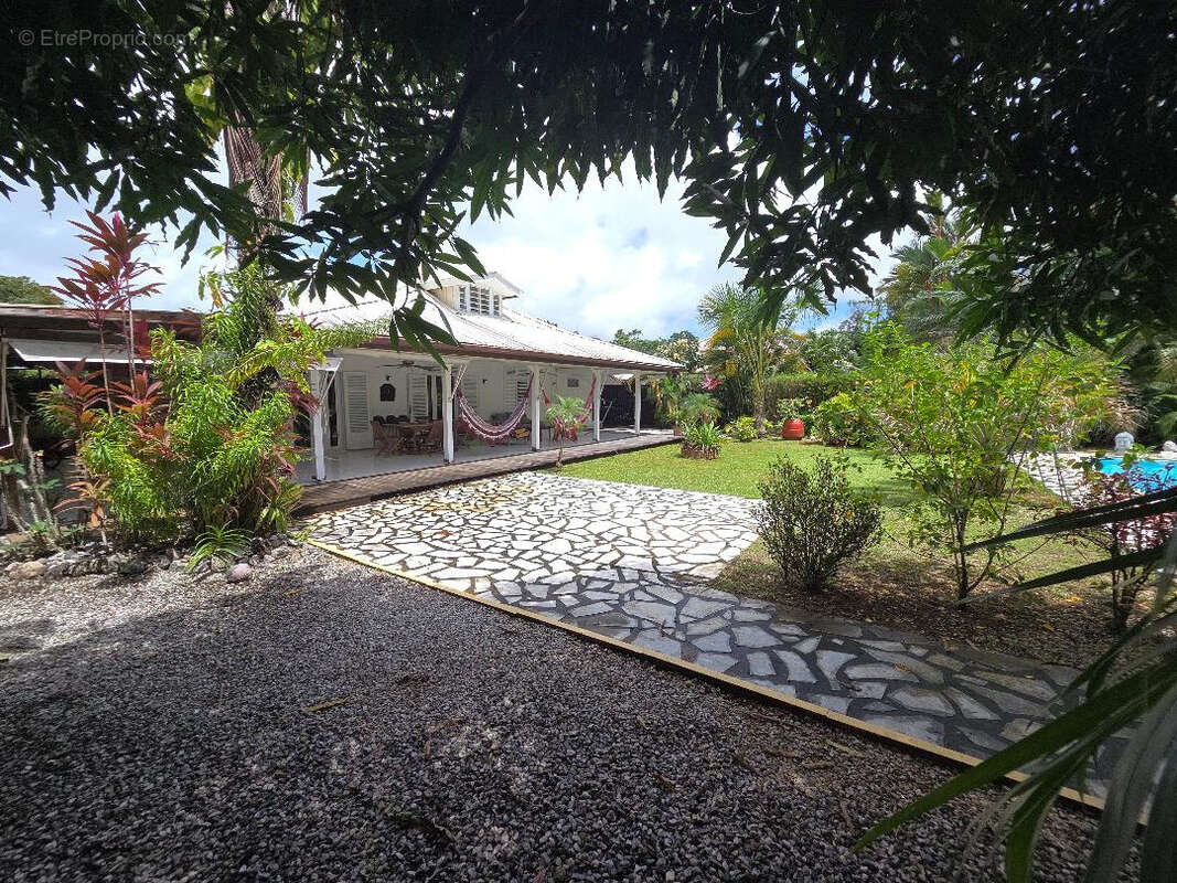 Maison à REMIRE-MONTJOLY