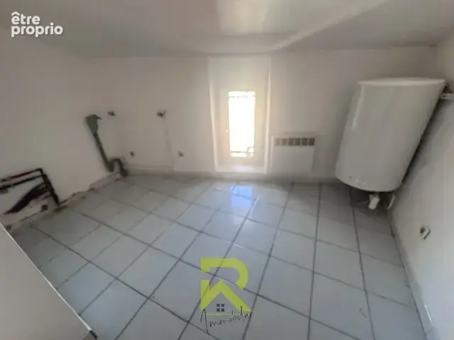 Appartement dans immeuble - photo 2