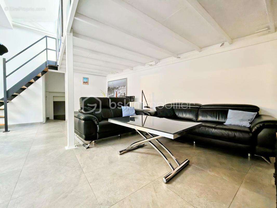EXCLUSIVITÉ – Magnifique appartement duplex avec terrasse au cœur de la Place du Forum à Reims ! - photo 4
