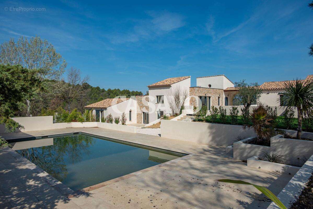 Maison à LE PUY-SAINTE-REPARADE