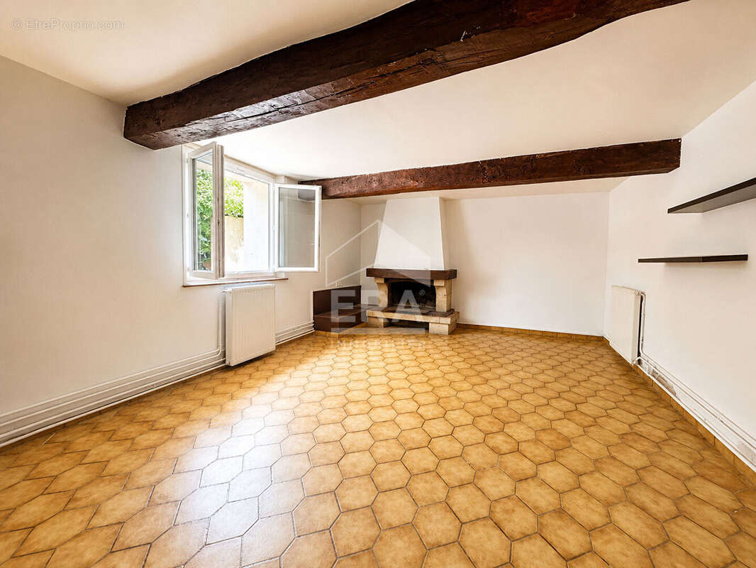 Maison de 107 m2 à Bourg - avec cour exterieur - photo 2