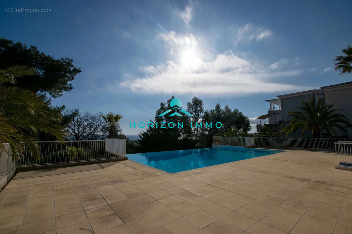 Appartement à SAINT-LAURENT-DU-VAR