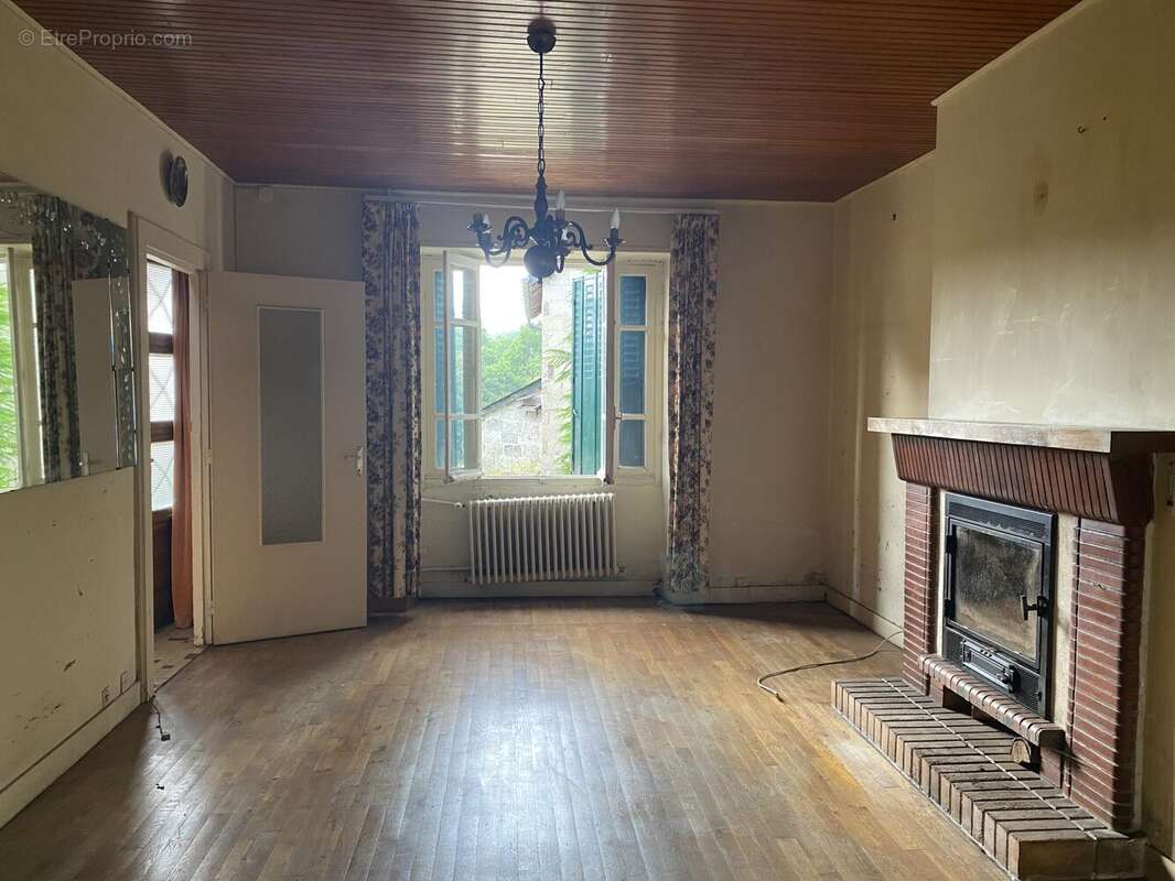 Maison 188 m² à Saint-Merd-Les-Oussines  - photo 3