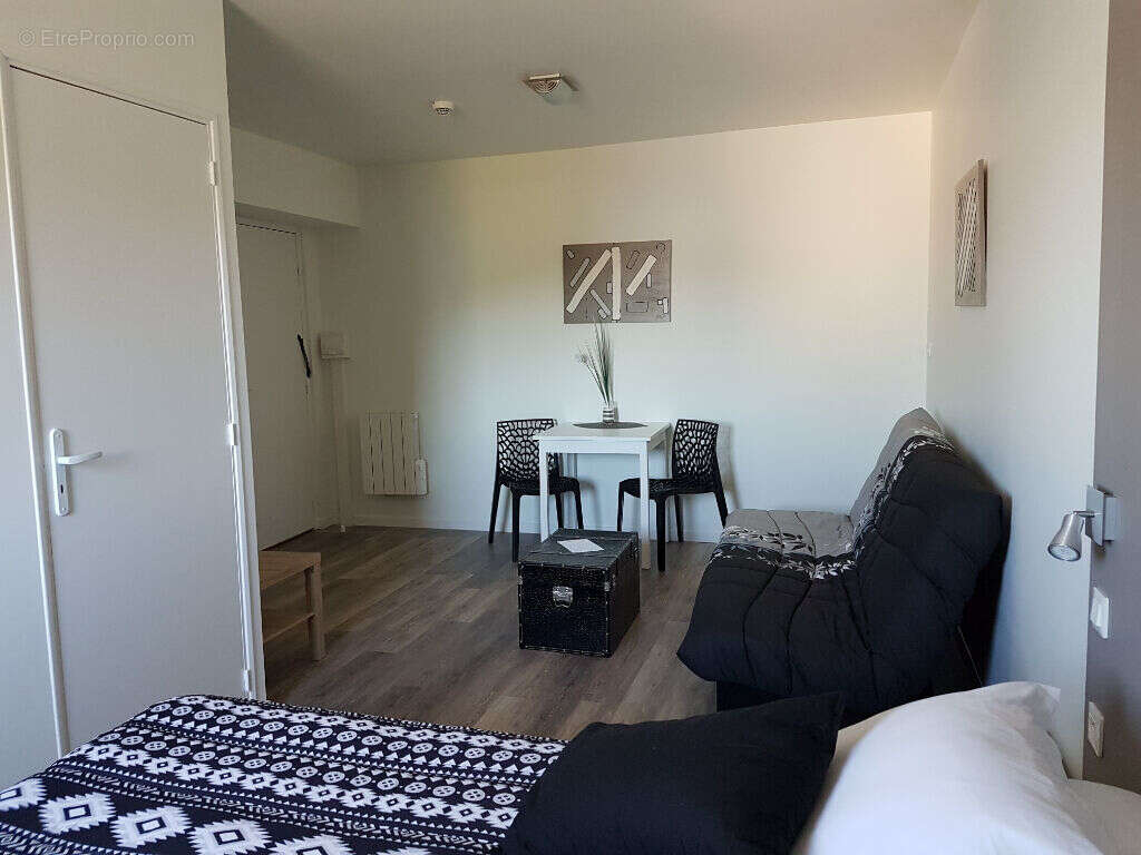Appartement 800 m² à Uzein  - photo 6
