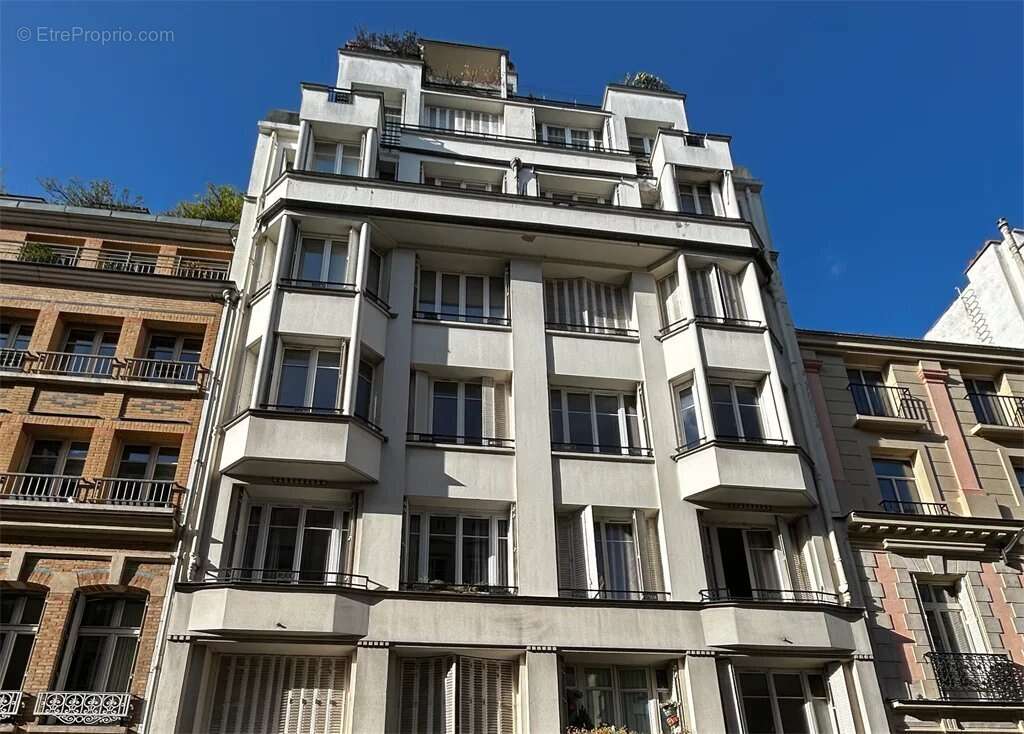 Appartement à PARIS-16E