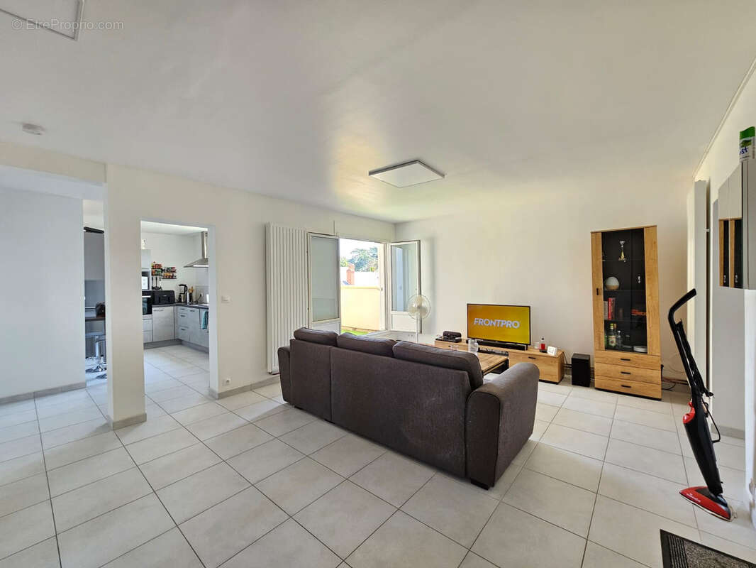 Appartement F3 bis lumineux avec terrasse, garage et cave - Quartier Malus à Bourges - photo 3