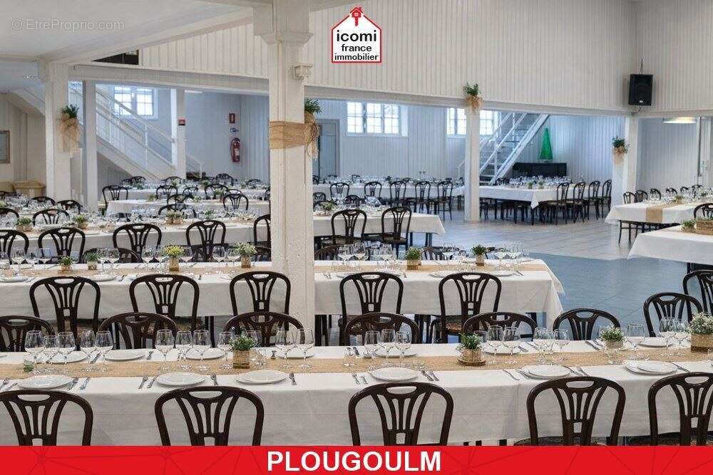 Commerce à PLOUGOULM