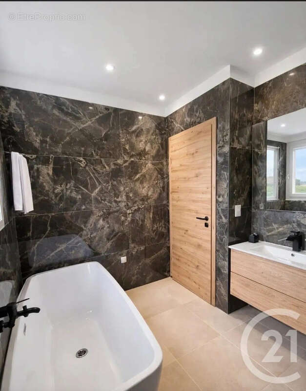 Maison 150 m² à Aleria  - photo 5