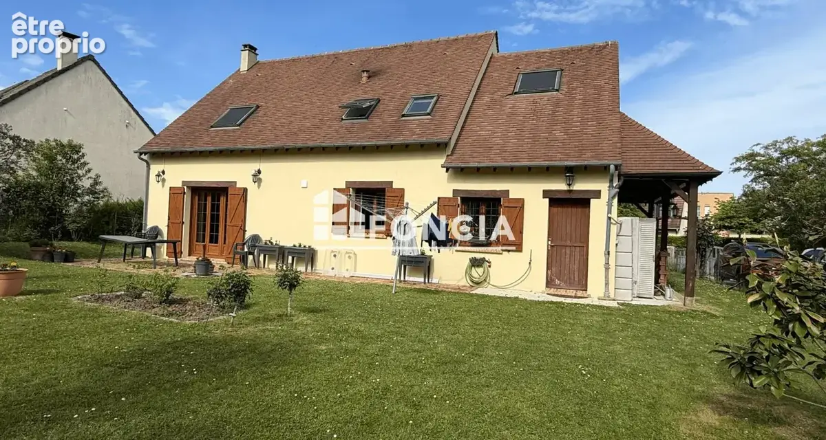 Très belle maison refaite récemment de 5 chambres sur beau terrain - photo 1