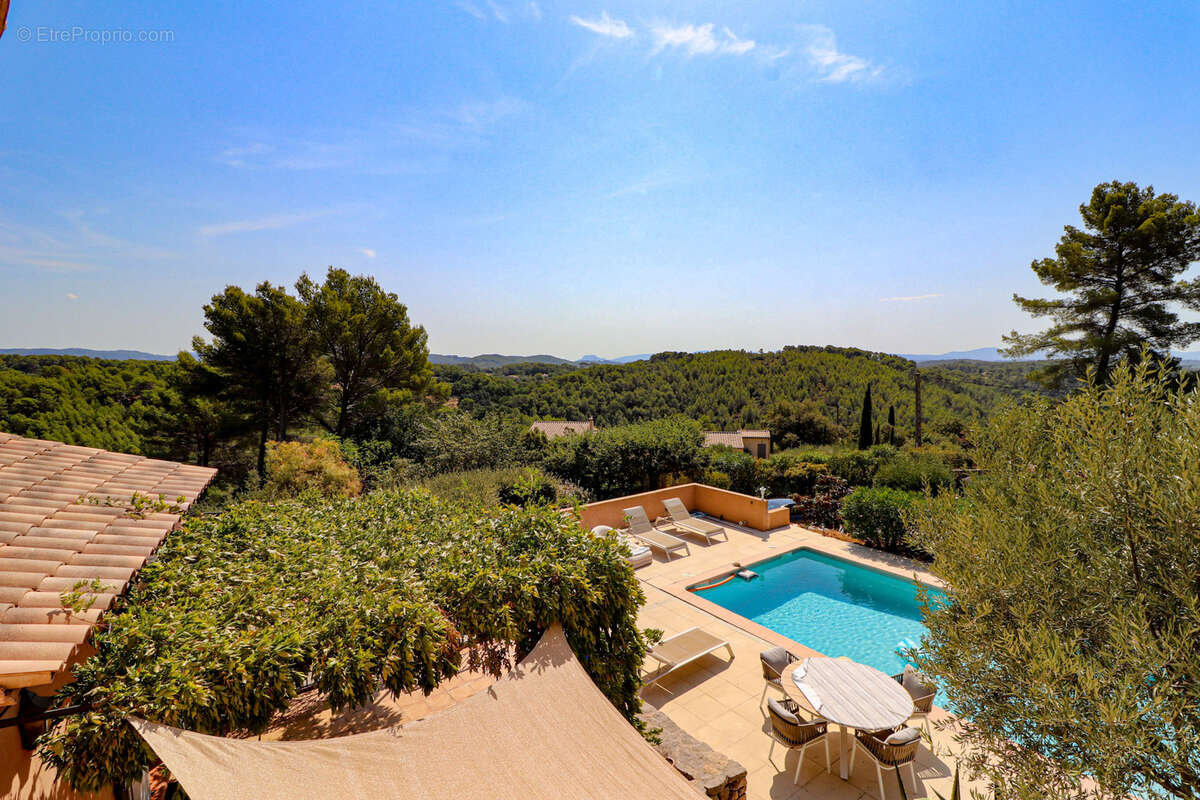 FLAYOSC PROPRIETE de 185M2 habitables avec 4 chambres, PISCINE sur plus de 4000m2 clos et paysagé - photo 23