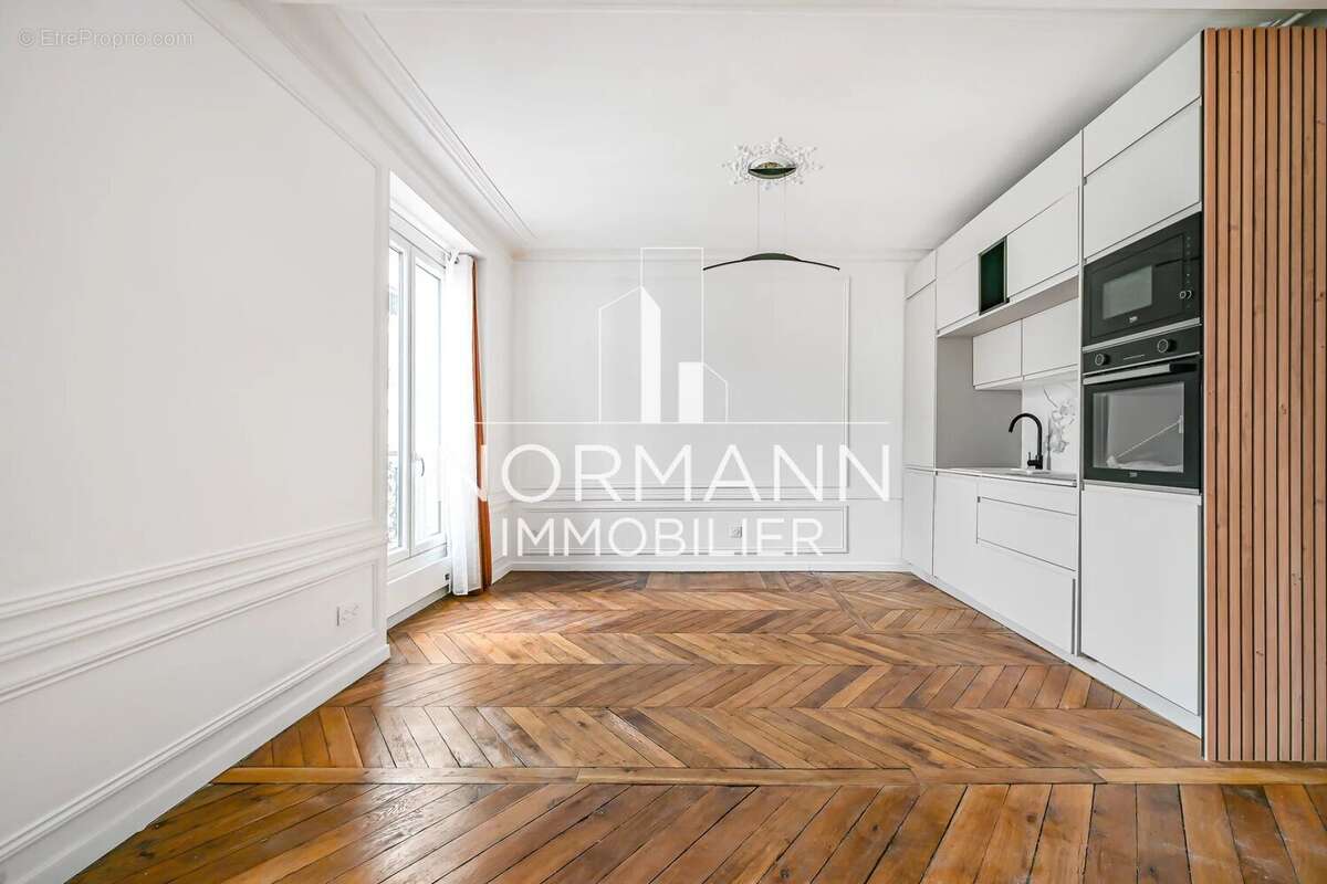 Appartement à PARIS-17E