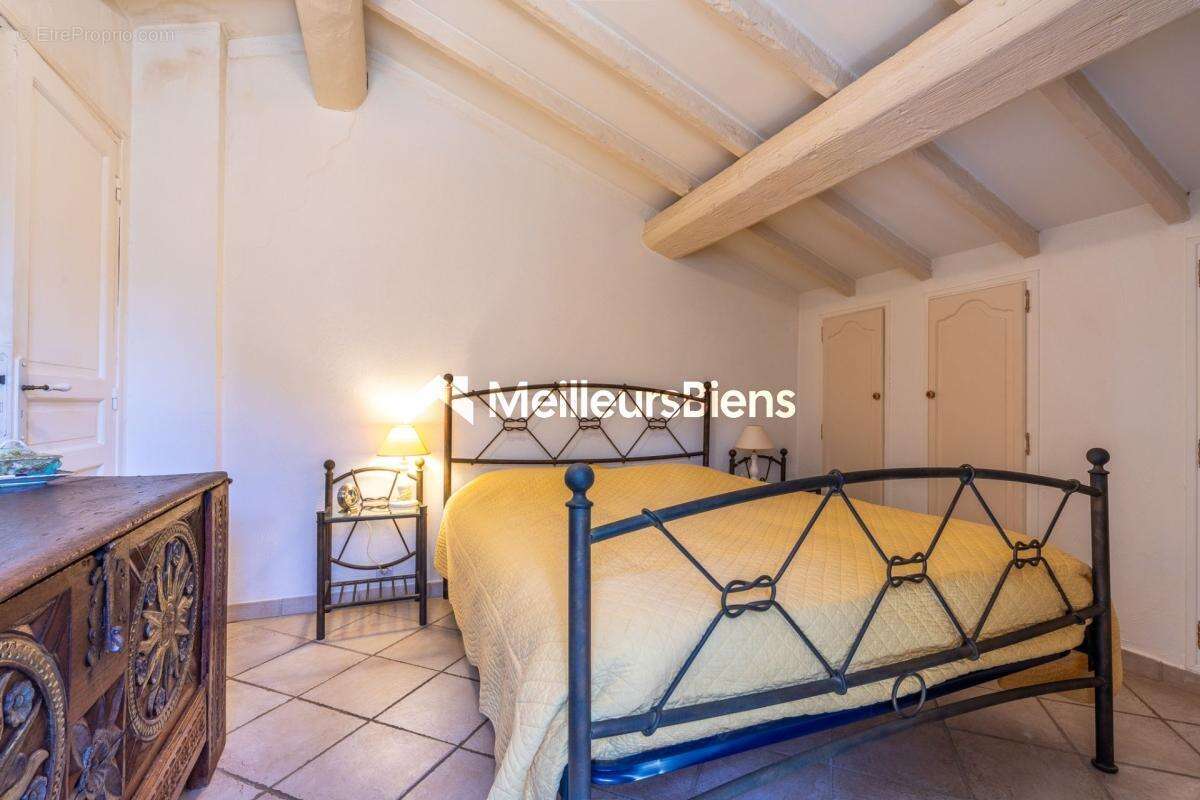 Maison à ROQUEBRUNE-SUR-ARGENS