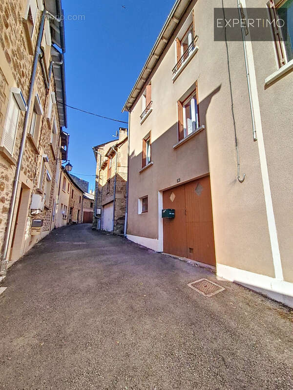 Maison à CASSAGNES-BEGONHES