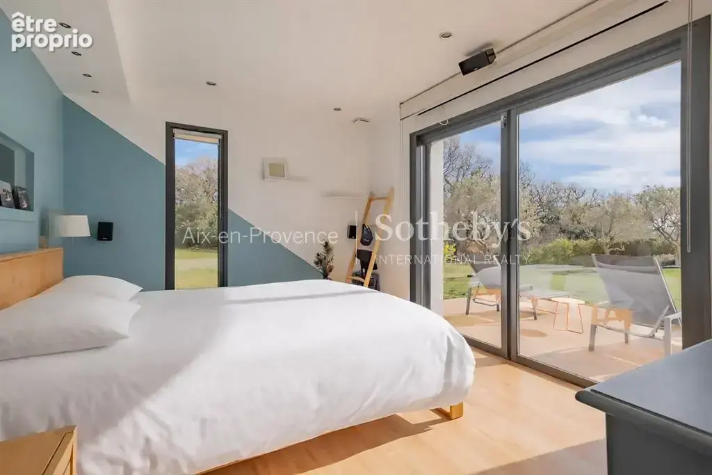 Propriété contemporaine de 250 m² sur un terrain arboré de 4 000 m² - photo 17