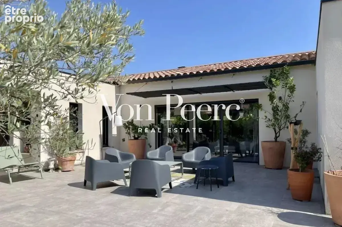 À vendre, Saint-Rémy-de-Provence, élégante maison contemporaine de plain-pied à pied du centre - photo 2