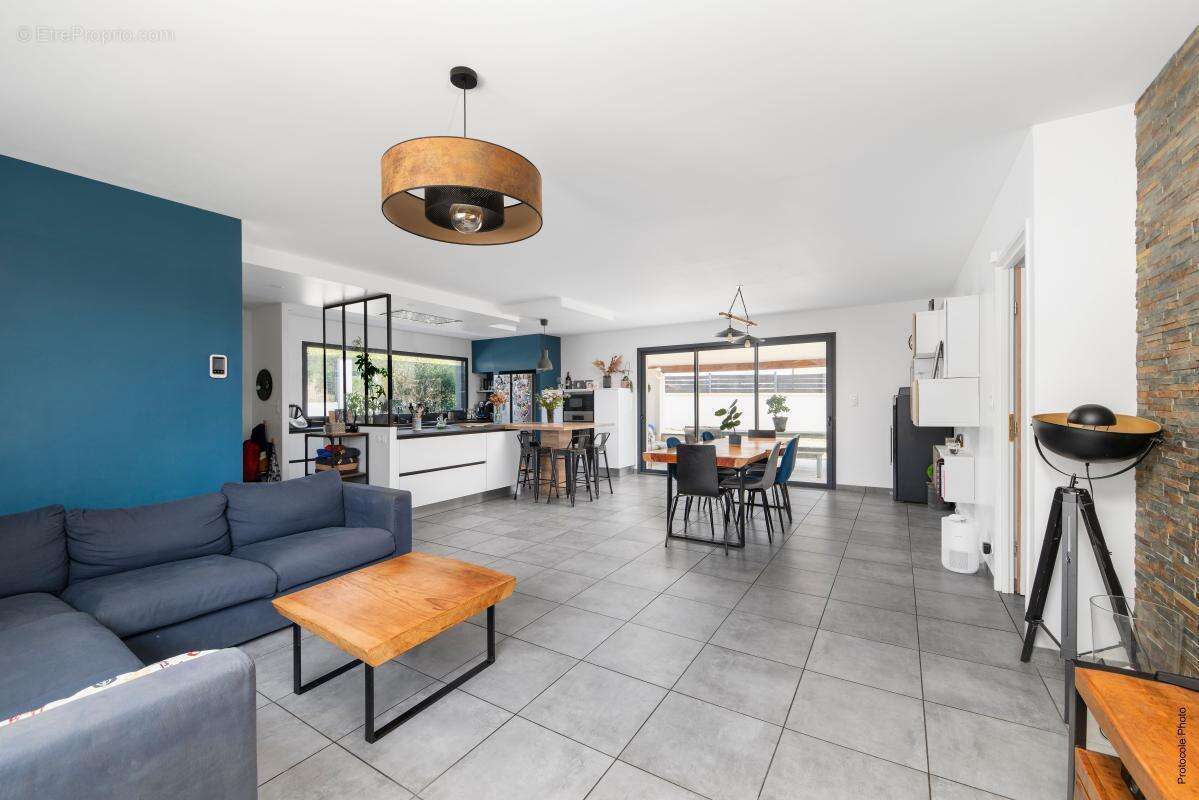 Saint-Sauveur – Aux portes de Bruguières  Villa contemporaine de plain-pied de 2018 – 4 chambres – Terrain de plus de 1 000 m² – - photo 6