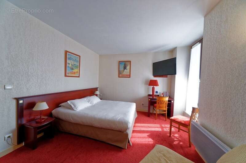 Commerce à LA ROCHETTE