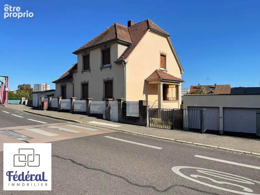 SCHILTIGHEIM - Maison familiale 7 pièces 137m2 avec extérieur, jardin, loggia et beaux volumes. - photo 1
