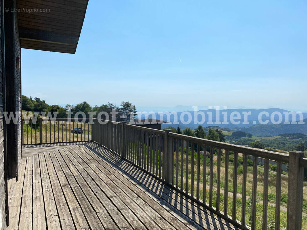 Maison à SAINT-SAUVEUR-DE-MONTAGUT