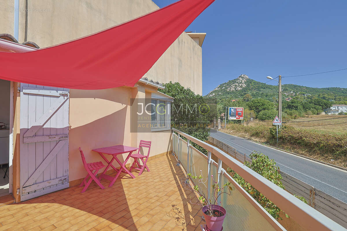 Hyeres (la bayorre) - haut de maison 101 m2 + terrasse + loggia + annexes - photo 4