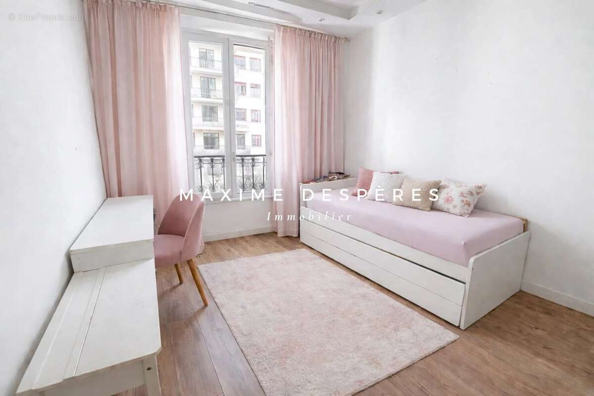 Appartement à NEUILLY-SUR-SEINE