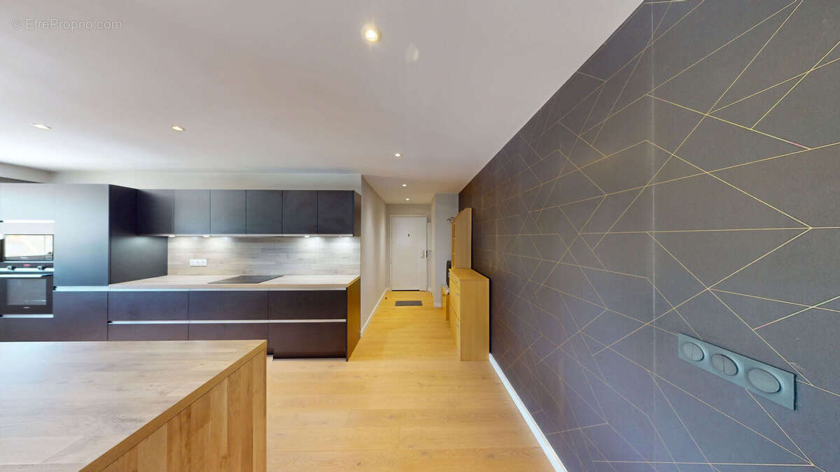 GRENOBLE  ÎLE VERTE  T3 de 76 m² Rénovation haut de gamme - photo 11